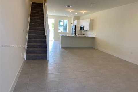 Condominio en alquiler en Doral, Florida, 3 dormitorios № 1945300 - foto 7