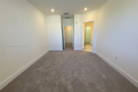 Condominio en alquiler en Doral, Florida, 3 dormitorios № 1945300 - foto 11