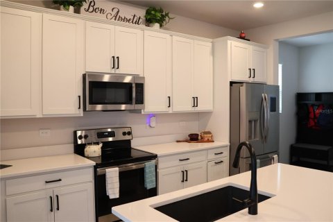 House in Davenport, Florida 5 bedrooms, 288.55 sq.m. № 1905685 - photo 7