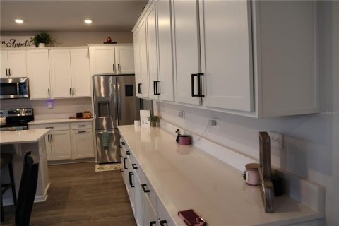 House in Davenport, Florida 5 bedrooms, 288.55 sq.m. № 1905685 - photo 8
