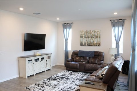 House in Davenport, Florida 5 bedrooms, 288.55 sq.m. № 1905685 - photo 4