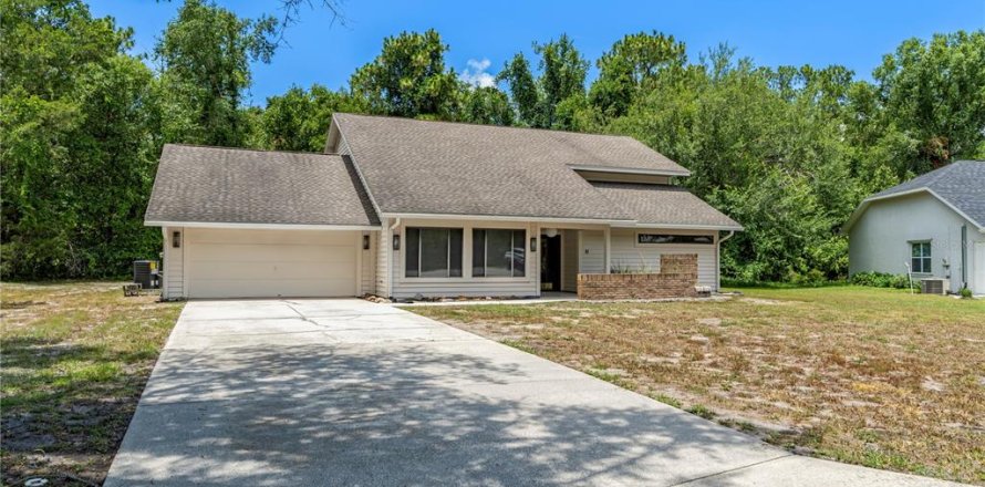 House in Homosassa, Florida 4 bedrooms, 242.29 sq.m. № 2215653