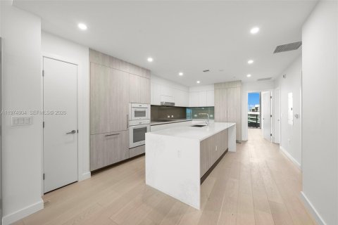 Condo in Bay Harbor Islands, Florida, 3 bedrooms  № 2174890 - photo 4
