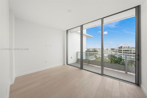 Condo in Bay Harbor Islands, Florida, 3 bedrooms  № 2174890 - photo 13