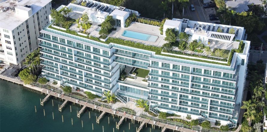 Condo in Bay Harbor Islands, Florida, 3 bedrooms  № 2174890
