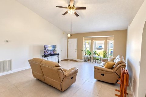 House in Kissimmee, Florida 3 bedrooms, 123.75 sq.m. № 2429521 - photo 4