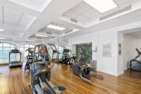 Condominio en alquiler en Miami, Florida, 1 dormitorio, 100.98 m2 № 1980603 - foto 8