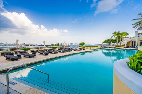 Condominio en alquiler en Miami, Florida, 1 dormitorio, 100.98 m2 № 1980603 - foto 7