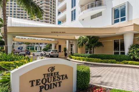 Condominio en alquiler en Miami, Florida, 1 dormitorio, 100.98 m2 № 1980603 - foto 4