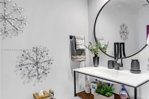Condominio en alquiler en Miami, Florida, 1 dormitorio, 100.98 m2 № 1980603 - foto 22