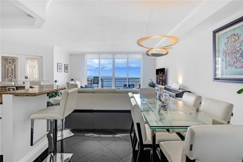 Condominio en alquiler en Miami, Florida, 1 dormitorio, 100.98 m2 № 1980603 - foto 15