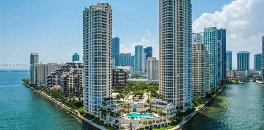 Condominio en Miami, Florida, 1 dormitorio  № 1980603