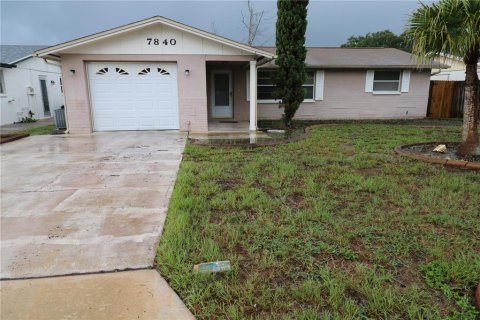 Villa ou maison à vendre à Port Richey, Floride: 2 chambres, 120.77 m2 № 1884188 - photo 1