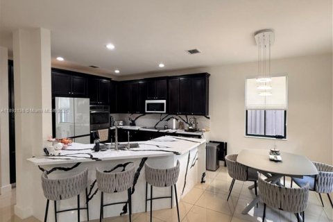 Villa ou maison à louer à Doral, Floride: 4 chambres, 246.19 m2 № 1945430 - photo 14