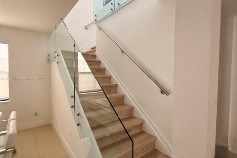 Villa ou maison à louer à Doral, Floride: 4 chambres, 246.19 m2 № 1945430 - photo 8