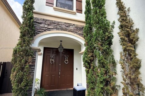 Villa ou maison à louer à Doral, Floride: 4 chambres, 246.19 m2 № 1945430 - photo 4