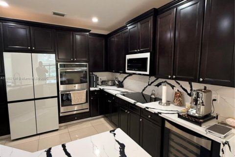 Villa ou maison à louer à Doral, Floride: 4 chambres, 246.19 m2 № 1945430 - photo 16