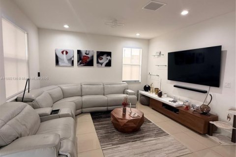 Villa ou maison à louer à Doral, Floride: 4 chambres, 246.19 m2 № 1945430 - photo 11