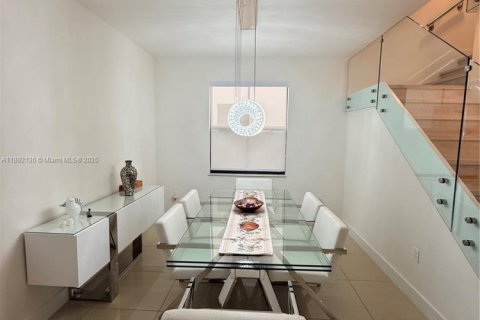 Villa ou maison à louer à Doral, Floride: 4 chambres, 246.19 m2 № 1945430 - photo 9