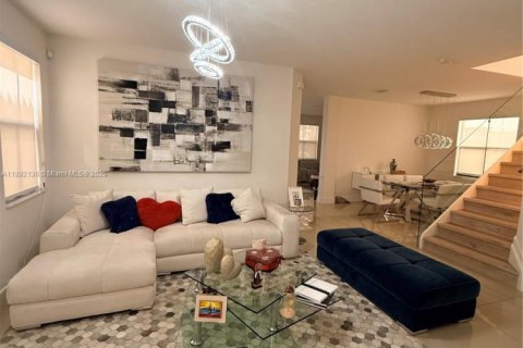 Villa ou maison à louer à Doral, Floride: 4 chambres, 246.19 m2 № 1945430 - photo 6