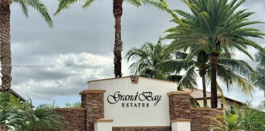 Villa ou maison à Doral, Floride 4 chambres, 246.19 m2 № 1945430