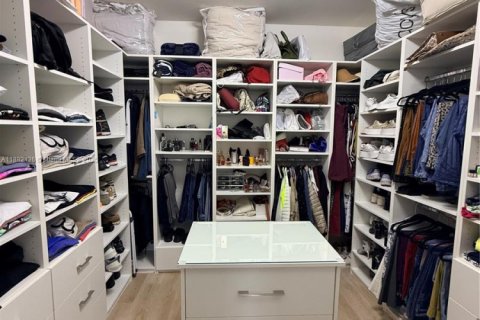 Villa ou maison à louer à Doral, Floride: 4 chambres, 246.19 m2 № 1945430 - photo 21