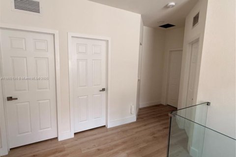 Villa ou maison à louer à Doral, Floride: 4 chambres, 246.19 m2 № 1945430 - photo 17