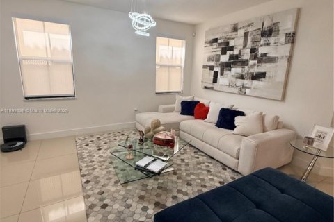 Villa ou maison à louer à Doral, Floride: 4 chambres, 246.19 m2 № 1945430 - photo 7