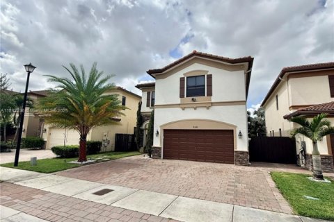 Villa ou maison à louer à Doral, Floride: 4 chambres, 246.19 m2 № 1945430 - photo 3