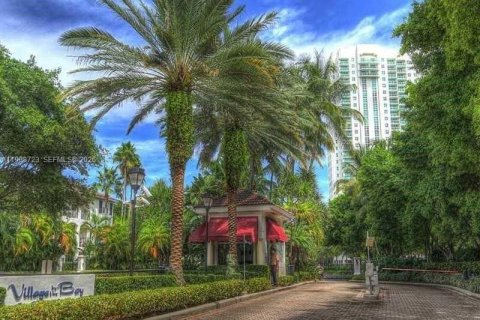 Condo in Aventura, Florida, 2 bedrooms  № 2061447 - photo 17