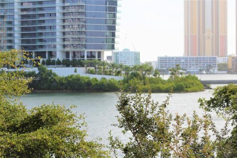 Condo in Aventura, Florida, 2 bedrooms  № 2061447 - photo 2