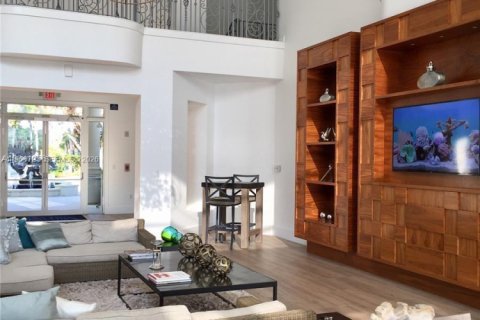Condo in Aventura, Florida, 2 bedrooms  № 2061447 - photo 16