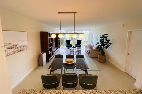 Condo in Bal Harbour, Florida, 1 bedroom  № 2043038 - photo 10