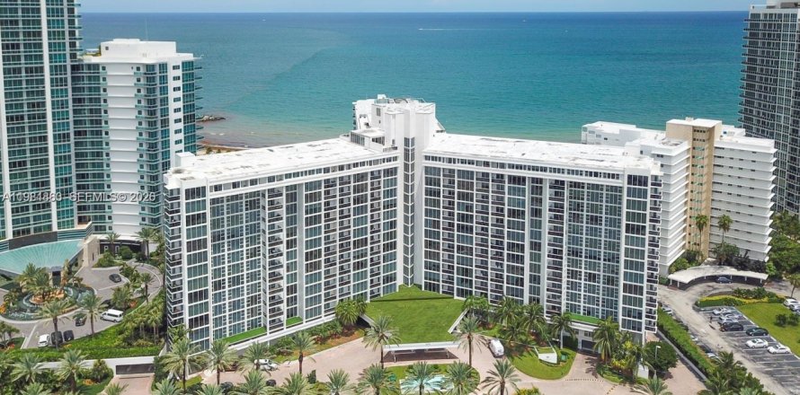 Condo in Bal Harbour, Florida, 1 bedroom  № 2043038