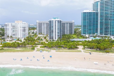 Condo in Bal Harbour, Florida, 1 bedroom  № 2043038 - photo 20