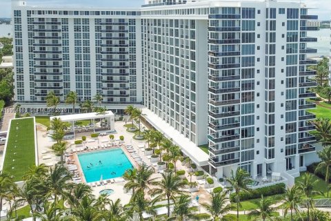 Condo in Bal Harbour, Florida, 1 bedroom  № 2043038 - photo 21