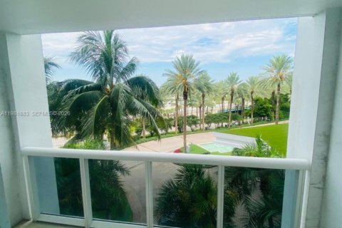 Condo in Bal Harbour, Florida, 1 bedroom  № 2043038 - photo 13