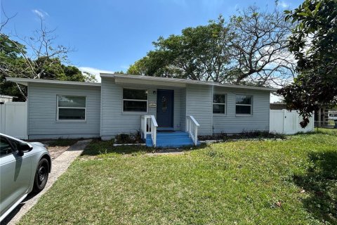 House in Orlando, Florida 3 bedrooms, 107.58 sq.m. № 1628351 - photo 1