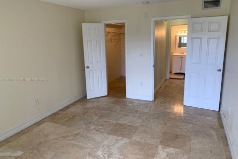 Condominio en Miami Gardens, Florida, 1 dormitorio  № 2054506