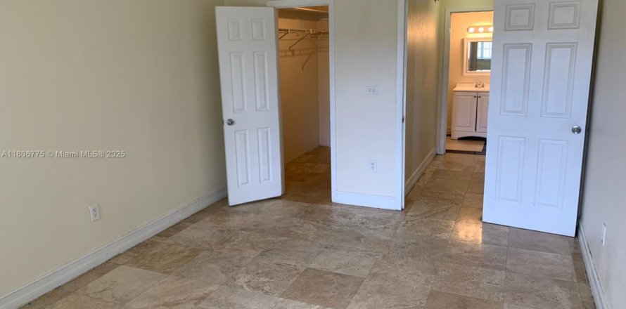 Condominio en Miami Gardens, Florida, 1 dormitorio № 2054506