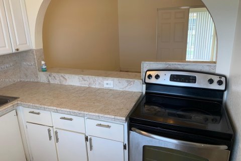 Condominio en alquiler en Miami Gardens, Florida, 1 dormitorio, 67.82 m2 № 2054506 - foto 10