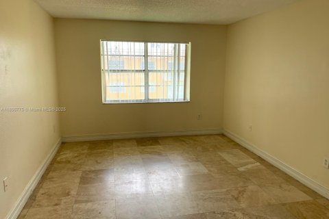 Condominio en alquiler en Miami Gardens, Florida, 1 dormitorio, 67.82 m2 № 2054506 - foto 2