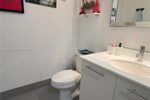 Condominio en alquiler en Miami, Florida, 2 dormitorios, 86.4 m2 № 1989246 - foto 8