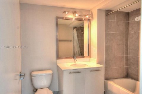 Condominio en alquiler en Miami, Florida, 2 dormitorios, 86.4 m2 № 1989246 - foto 7
