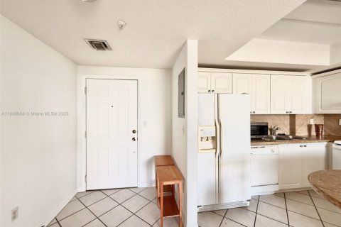 Condo in Miami, Florida, 1 bedroom  № 1888853 - photo 5