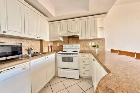Condo in Miami, Florida, 1 bedroom  № 1888853 - photo 3