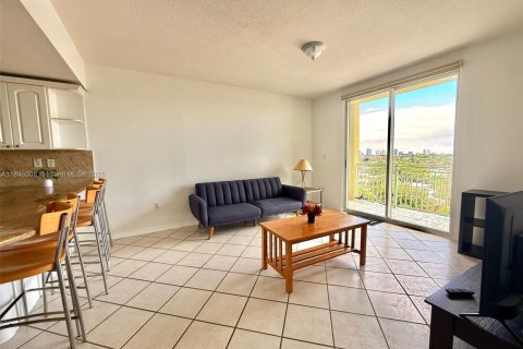 Condo in Miami, Florida, 1 bedroom  № 1888853 - photo 2