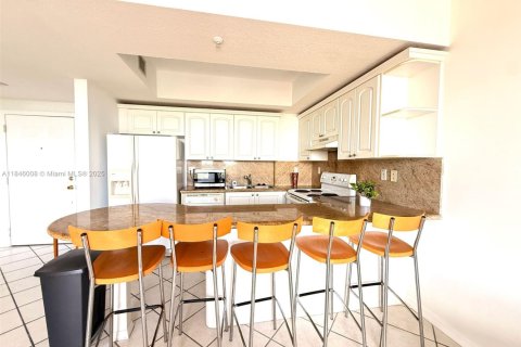 Condo in Miami, Florida, 1 bedroom  № 1888853 - photo 9