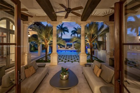 House in Miami Beach, Florida 21 bedroom, 3287.35 sq.m. № 1703212 - photo 18