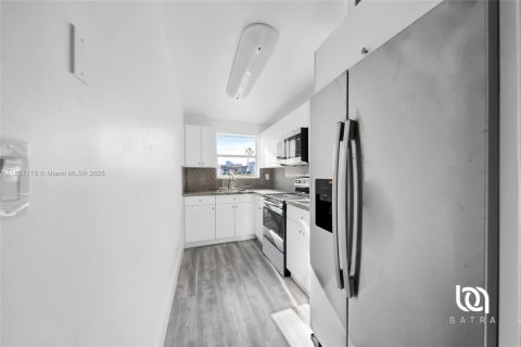 Apartamento en alquiler en Miami Beach, Florida, 1 dormitorio, 57.13 m2 № 1932797 - foto 3